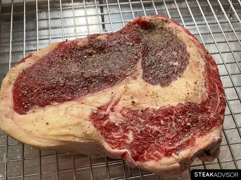 Very thin-cut steak seasoned with finely ground black pepper